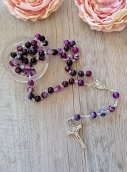 croix et chapelet violet