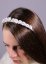 serre tête avec fleurs blanches pour mariage cérémonie enfant