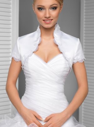 Boléro de mariée blanc en satin manches courtes avec dentelle