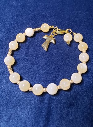 Bracelet chrétien Perles de Jade ambré et médaillon croix