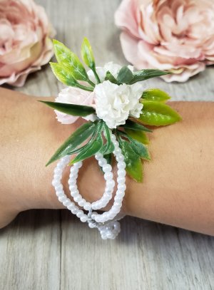 Bracelet demoiselle d'honneur perles nacré et fleurs