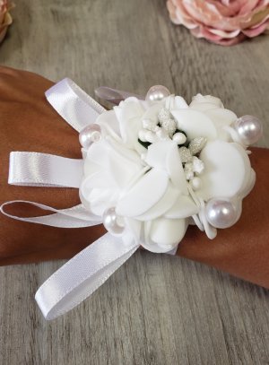 Bracelet mariage ou demoiselle d'honneur fleurs blanches