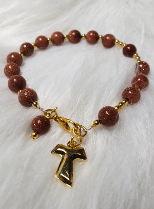 Bracelet religieux perles pierre de sable médaillon croix de St Antoine