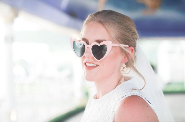Mariés, amusez vos invités avec des lunettes de soleil