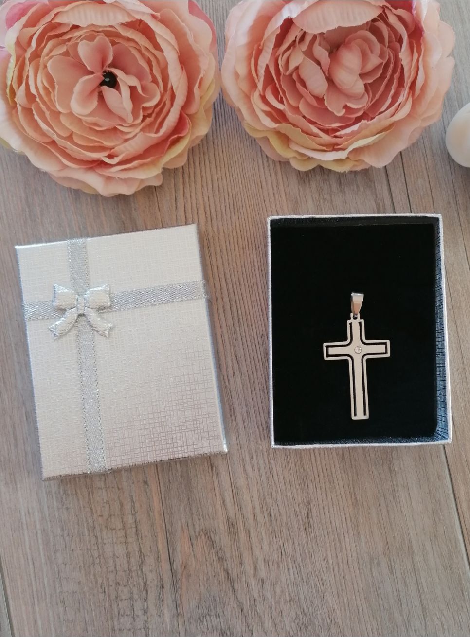 BELLE CROIX DE COMMUNION XIXème ARGENT MASSIF ET NACRE CHIFFRÉE L.D 31