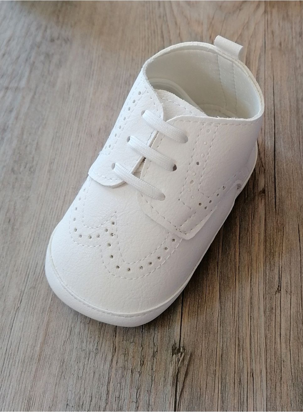 LACOFIA Chaussures de baptême Blanches à Semelle Souple antidérapantes de Bowknot de Premier Pas pour bébé Fille avec Bavoirs baptême croisés brodés Blanc 3-6 Mois LACOFIA Chaussures de baptême Blanches à Semelle Souple antidérapantes de Bowknot de Premier Pas pour bébé Fille avec Bavoirs baptême croisés brodés Blanc 3-6 Mois