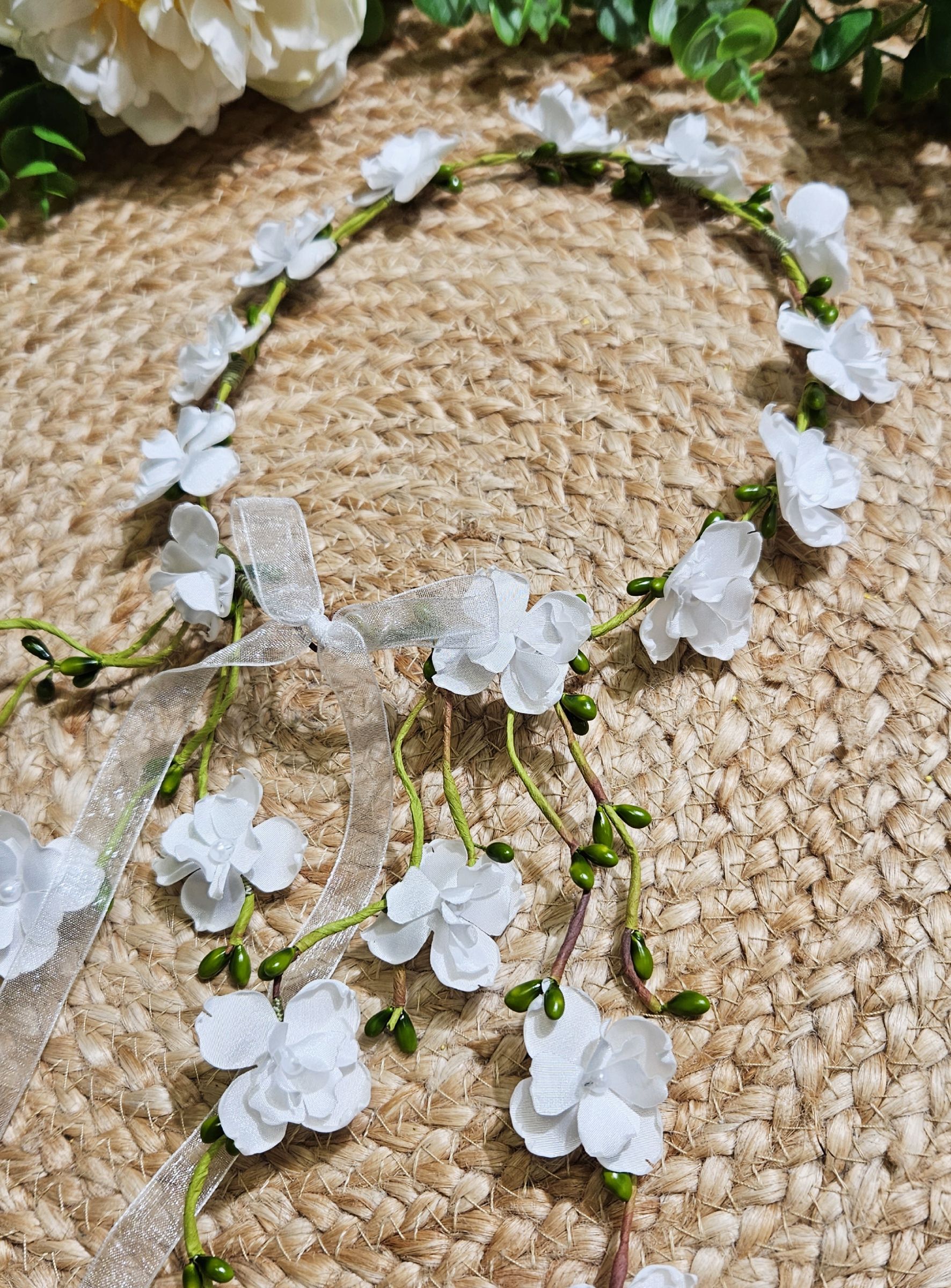 Serre-tête Floral Avec Perles Et Pompon – Pour Communion, Mariage, Fête – Métal Et ABS – Diamètre 13 Cm – Fabriqué Main