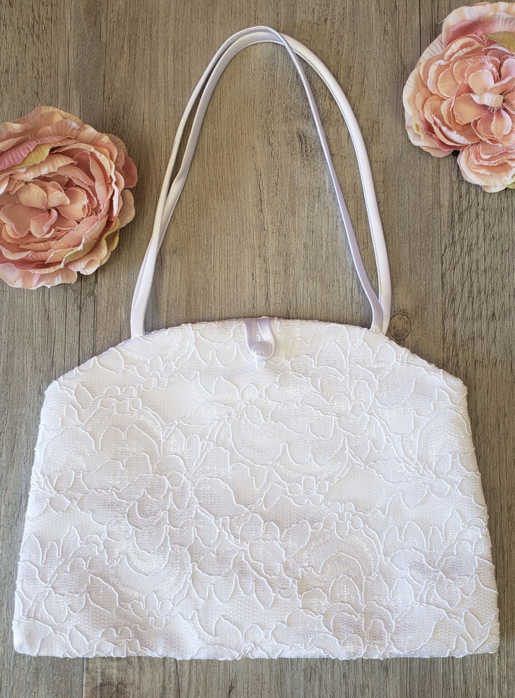 La Regale | Bags | Vintage La Regale Champagne Silk Beaded Purse | Poshmark