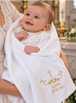 Linge de baptême chrétien avec croix - vêtement blanc