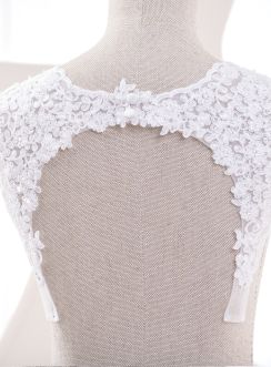 Bretelles pour robe de mariée ivoire perlé avec dos fermé.