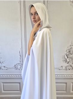 Cape longue adulte blanche – Élégance pour baptême ou communion