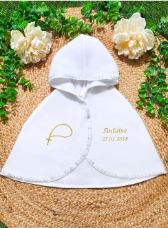 Cape polaire blanche pour baptême bébé