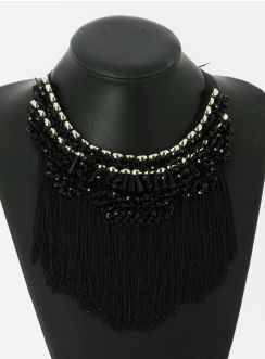 collier plastron noir