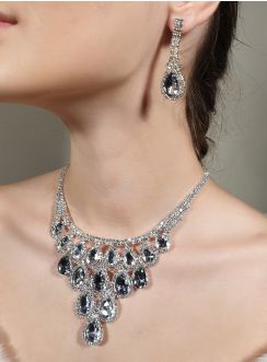 Parure bijoux collier + boucles