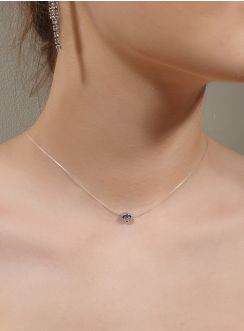 Collier fil de peche strass