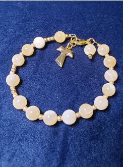 Bracelet chrétien Perles de Jade ambré et médaillon croix