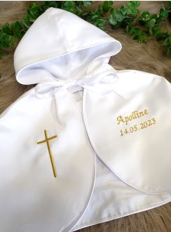 Cape Bébé brodée d'une croix chrétienne