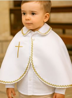cape de baptême ou communion en satin blanc galon dorée et petit col. disponible pour bébé et enfant jusqu'à 16 ans