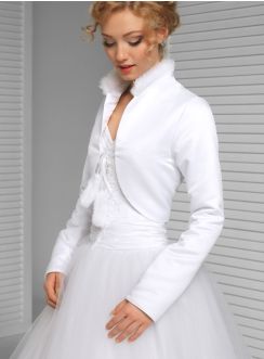 veste mariage femme blanche hiver satin et fourrure