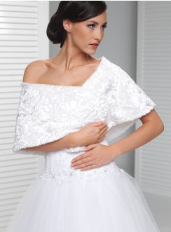 cape velour blanche pour femme cape mariage hiver