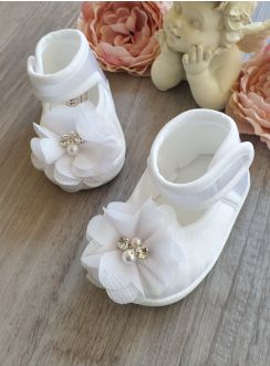 Chaussons baptême bébé fille satin Blancs.