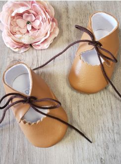 Chaussons cuir pour cérémonie vintage bébé fille