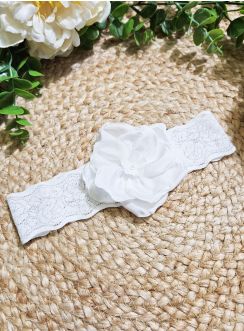 Bandeau bébé baptême dentelle et fleur blanche – Élégance et confort