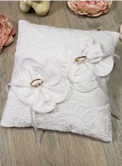 Coussin alliances fleurs et dentelle blanc