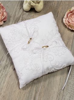 Coussin porte alliances dentelle blanche et rubans