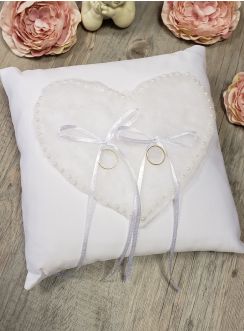 Coussin alliances fourrure mariage hiver blanc