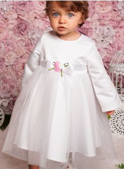 Une robe de baptême à manches longues hiver