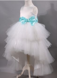 Robe cérémonie fille avec traine ivoire écrue et ceinture de cortège