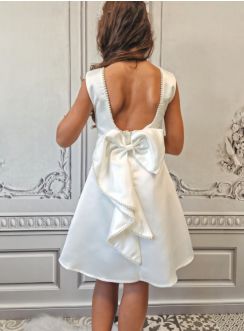 Robe courte de cérémonie fille ivoire avec perles et nœud au dos