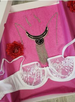 Coffret St Valentin Lingerie dentelle et Collier plongeant