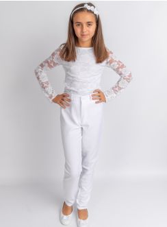 Tenue pantalon blanc et top dentelle pour cérémonie chic