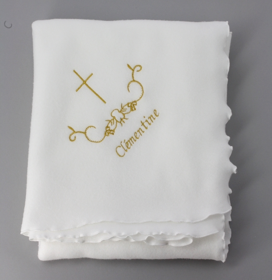 Couvertiure bapteme bébé blanche avec croix chrétienne prénom de l'enfant fil or