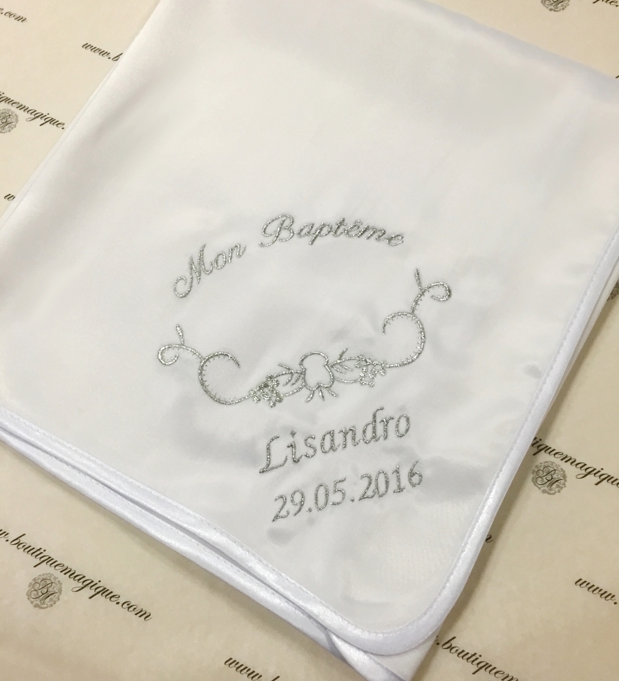 Linge de baptême avec Mon baptême et prénom et date de baptême