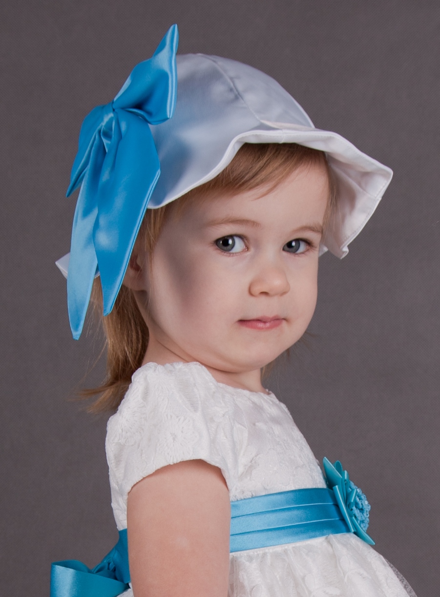 Chapeau blanc bébé avec noeud