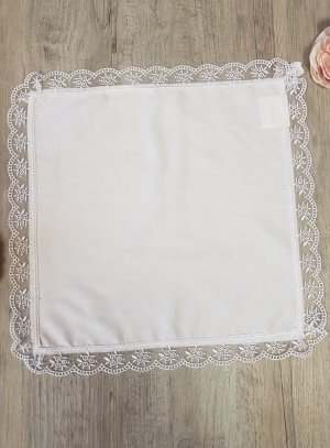 Mouchoir blanc avec contour en dentelle