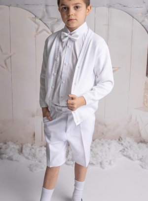 Trouvez LA tenue blanche garçon parfaite pour une cérémonie d'été